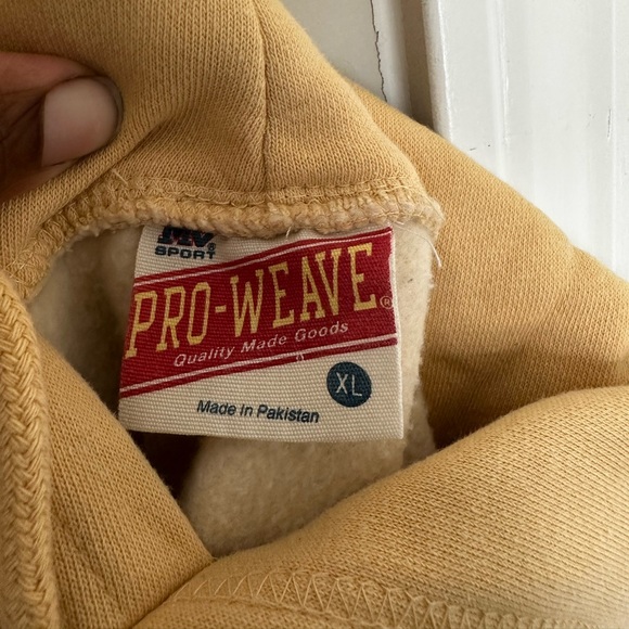Pro Weave XL Hoodie! The color is so nice it’s like a light yellow color!! - Picture 2 of 4
